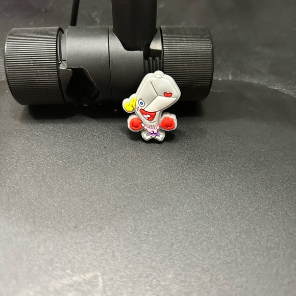 3/$8 Pearl Croc Charm J110 - Picture 1 of 1